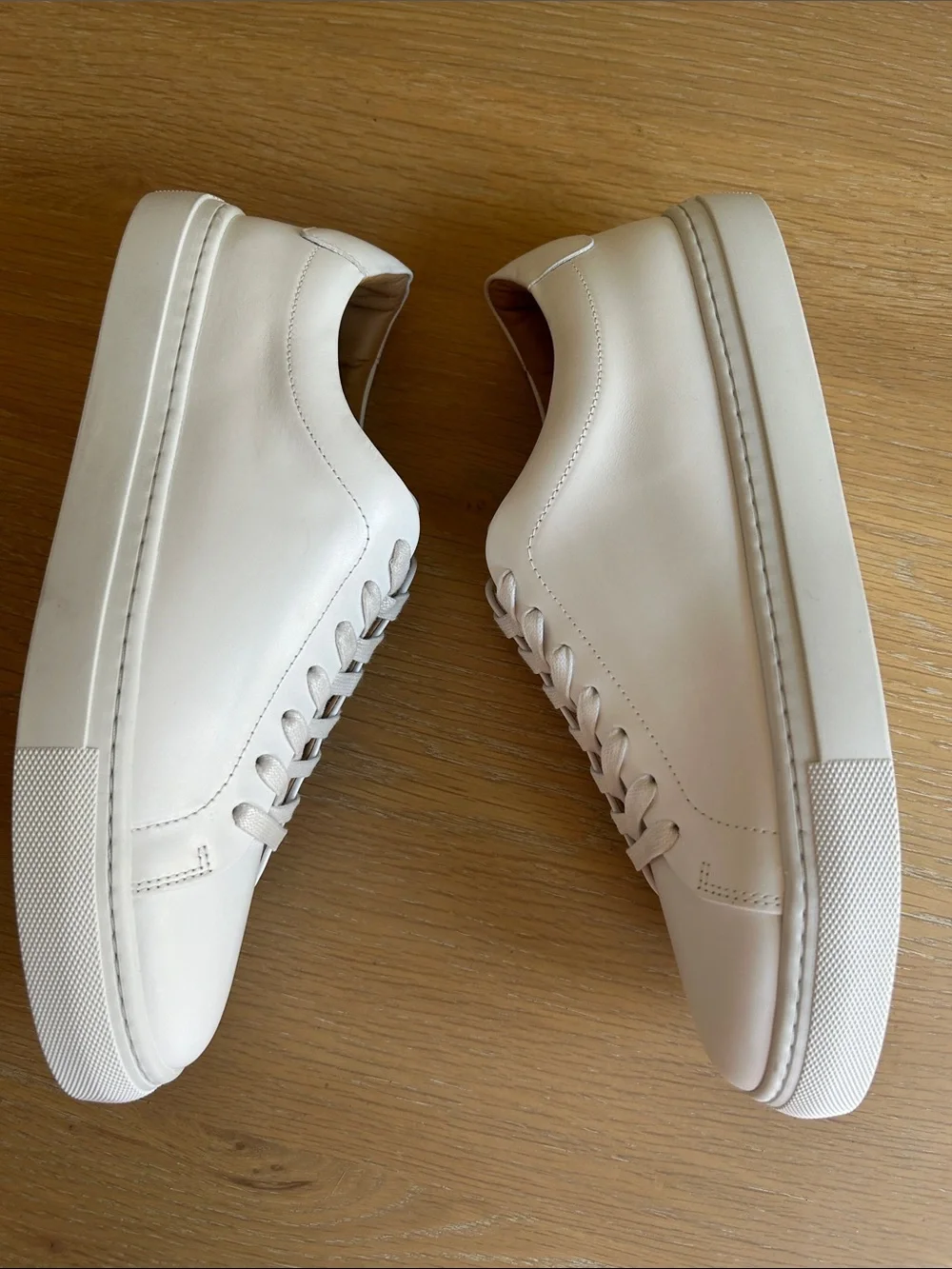 THURSDAY LOW TOP Encore SNEAKERS, White, Size 9, NWT